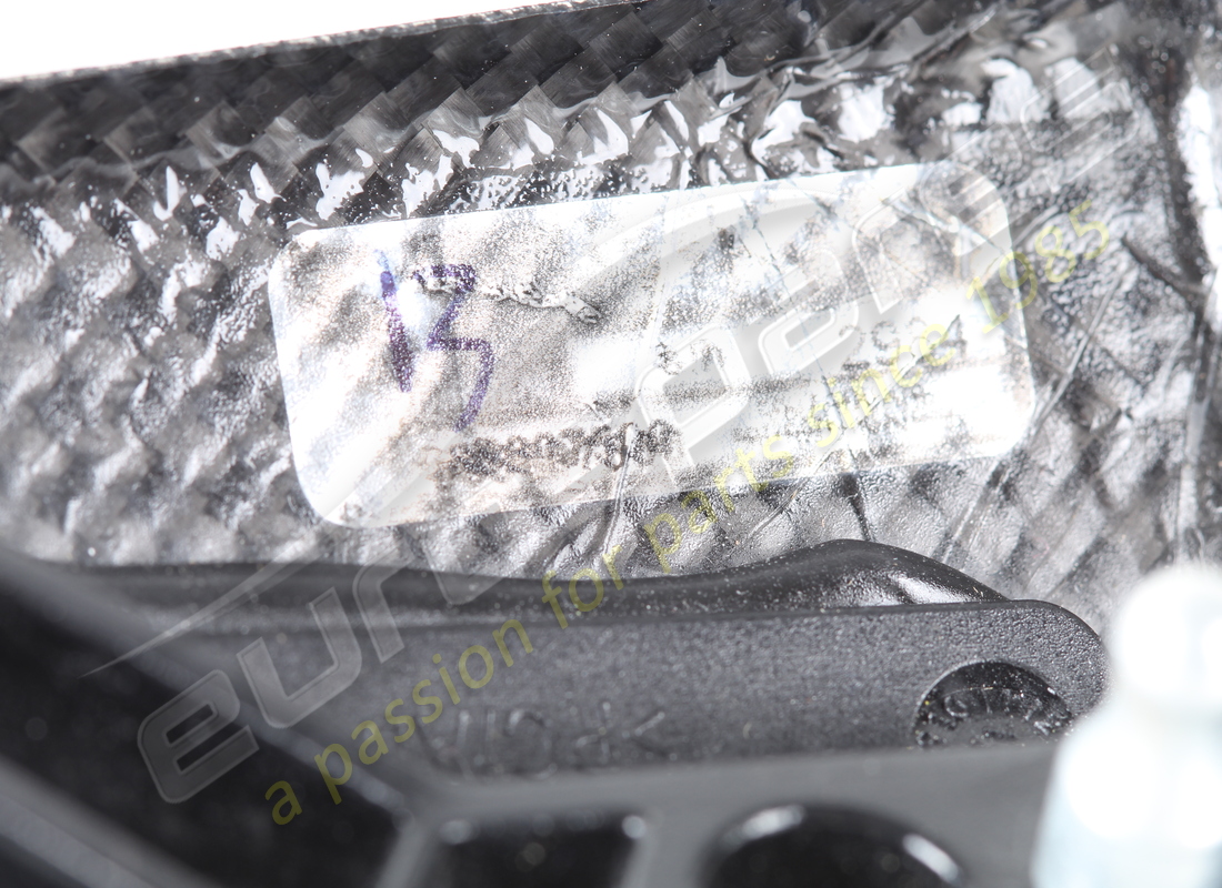 NUEVO CONECTOR DE SATÉLITE FERRARI IZQUIERDO. NÚMERO DE PARTE 82989900 (4) nuevo conector de satélite ferrari izquierdo. número de parte 82989900 (4)