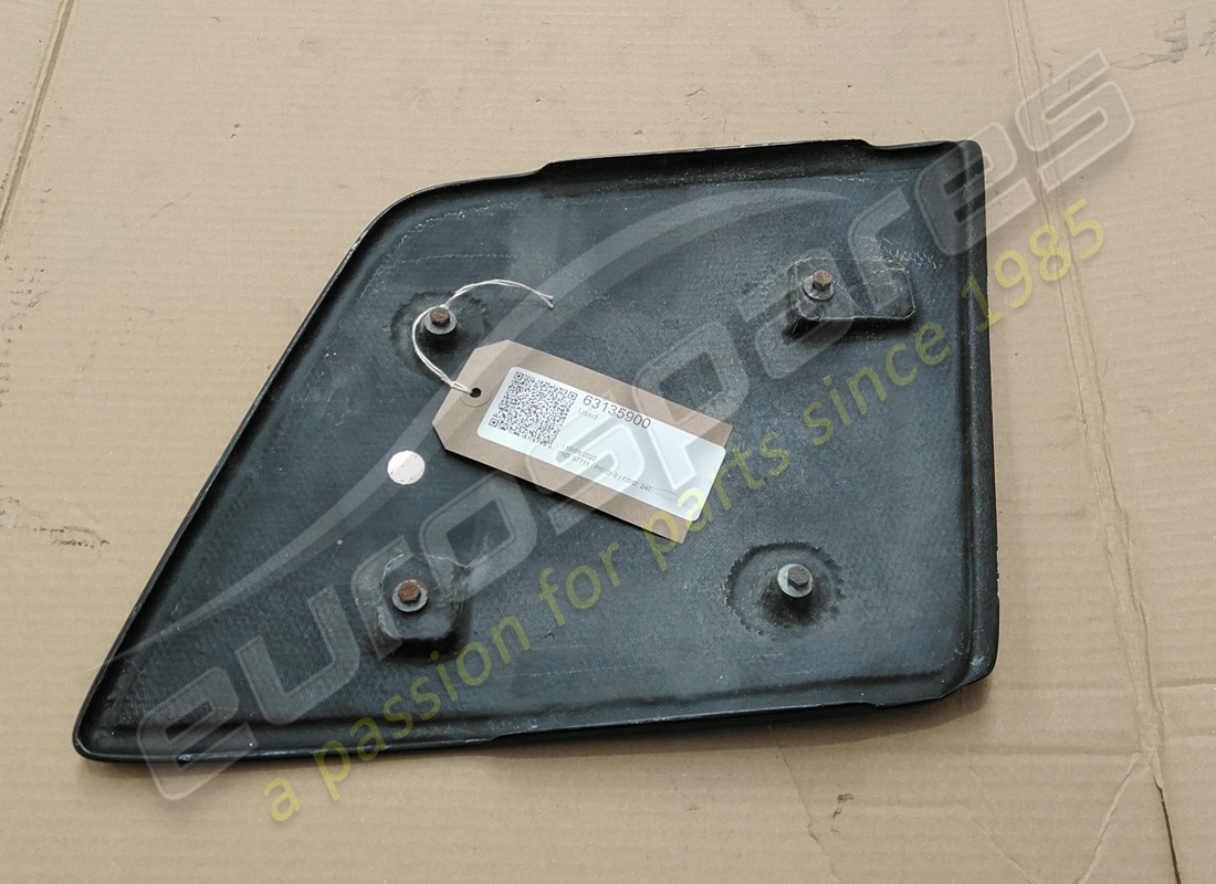 CUBIERTA DE FARO IZQUIERDA Ferrari USADA. NÚMERO DE PARTE 63135900 (1)