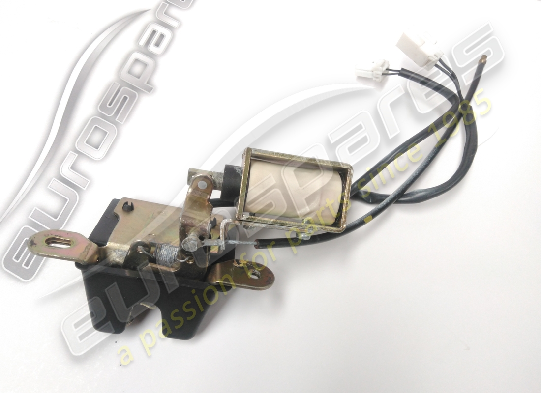 cerradura de maletero usada maserati. número de pieza 374730108 (2)