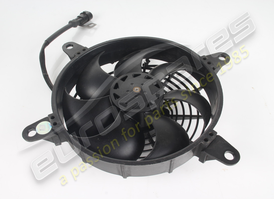 VENTILADOR ELÉCTRICO COMPLETO USADO Ferrari. NÚMERO DE PIEZA 277070 (1)