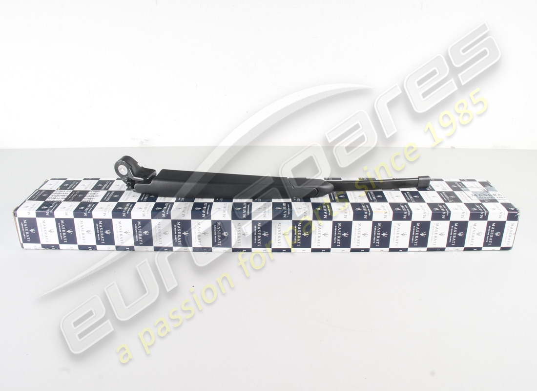 nuevo brazo limpiaparabrisas trasero maserati. número de pieza 670107927 (1)
