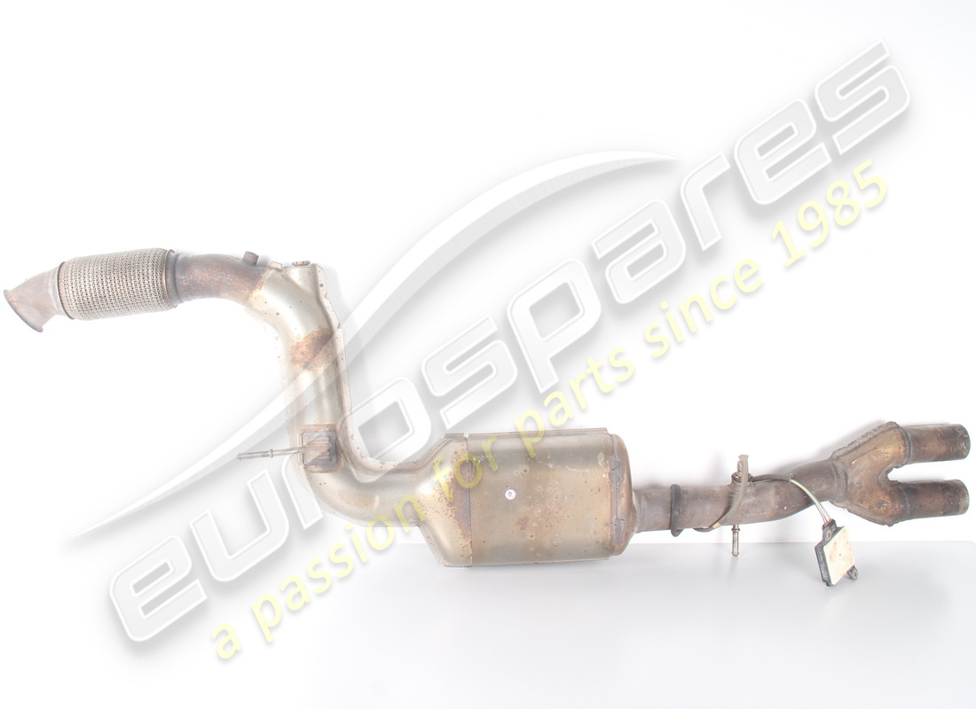 SILENCIADOR CENTRAL Maserati USADO. NÚMERO DE PARTE 670034578 (1)