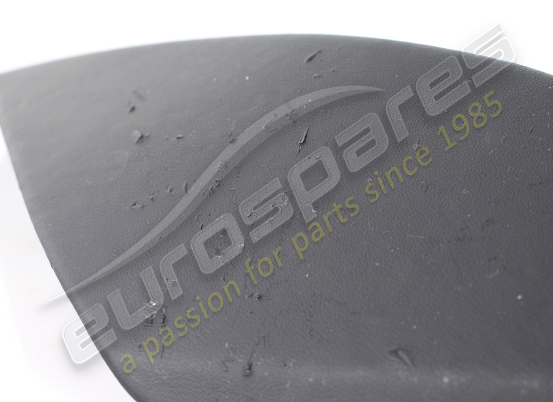 cubierta de pilar inferior derecho ferrari usada. número de pieza 840031.. (4)