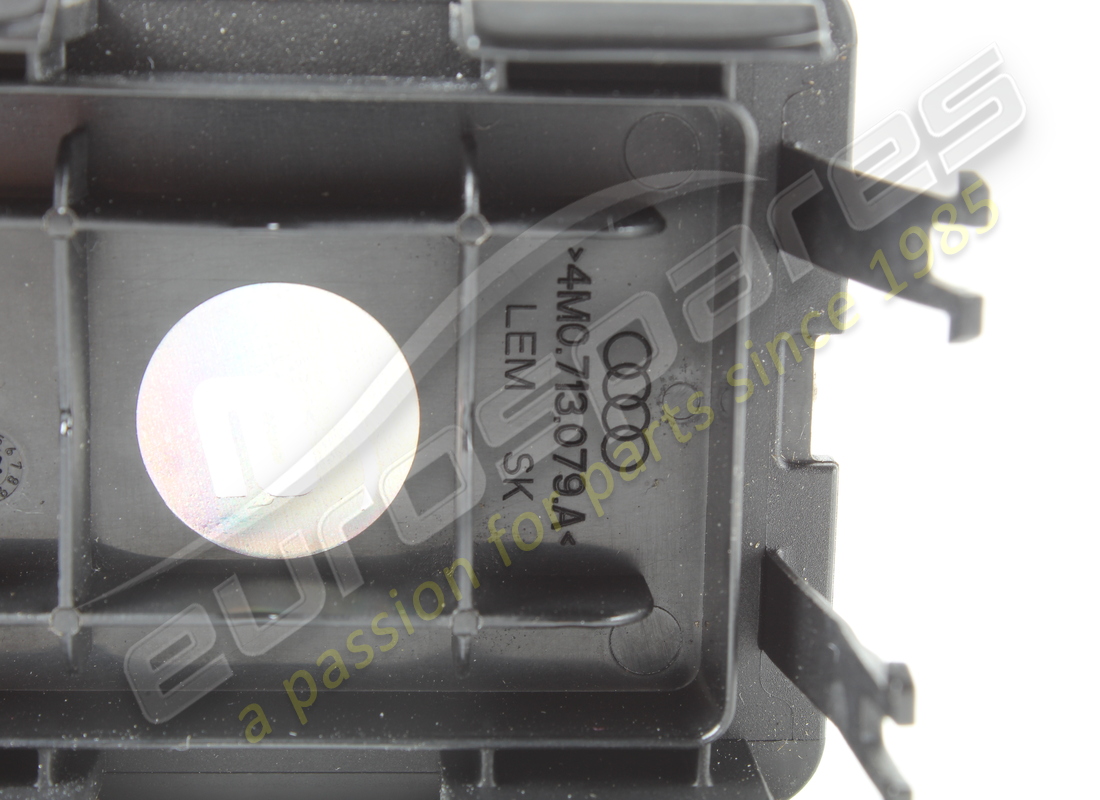 USADO LAMBORGHINI CUBIERTA NOTANTRIEGELUNG. NÚMERO DE PIEZA 4M0713079A (3) usado lamborghini cubierta notantriegelung. número de pieza 4m0713079a (3)