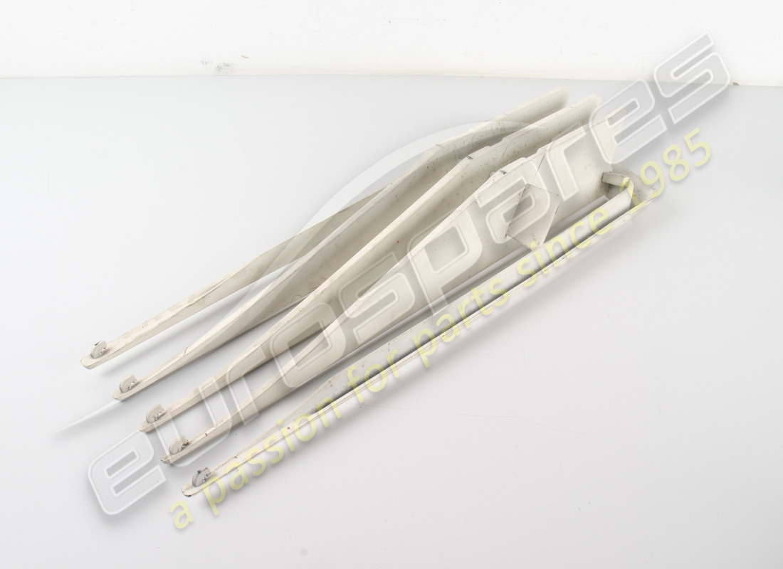 nueva (otra) ferrari rejilla de alerón trasero derecho. número de pieza 62529610 (2)