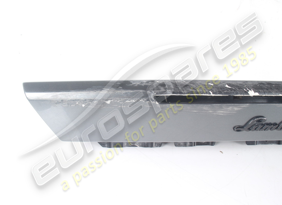 pieza superior del panel trasero lamborghini usada. número de pieza 4t0864487b (2)