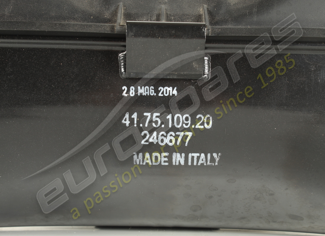 CAJA DE FILTRO DE AIRE FERRARI USADA COMPLETA. NÚMERO DE PARTE 284707A (4) caja de filtro de aire ferrari usada completa. número de parte 284707a (4)