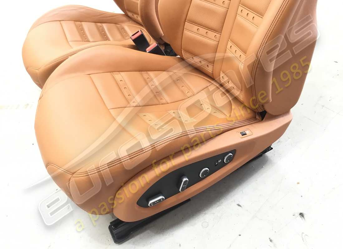 usada eurospares california t - par de comodidad seats - cuero hide (cuoio) con costuras negras - completamente eléctrica - diseño estilo daytona - aplicable para gd. número de parte eap1329829 (5)