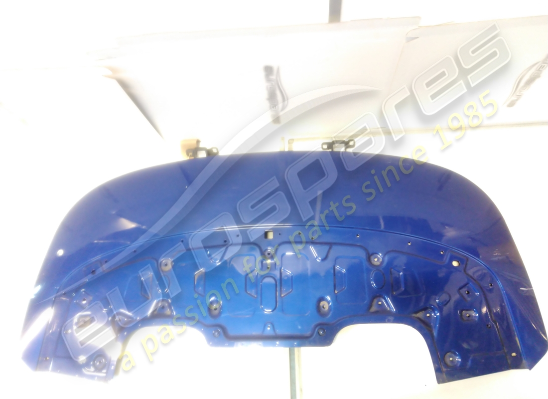 CUBIERTA DE TOLVA COMPLETA USADA Maserati SIN HI. NÚMERO DE PIEZA 82859000 (1)