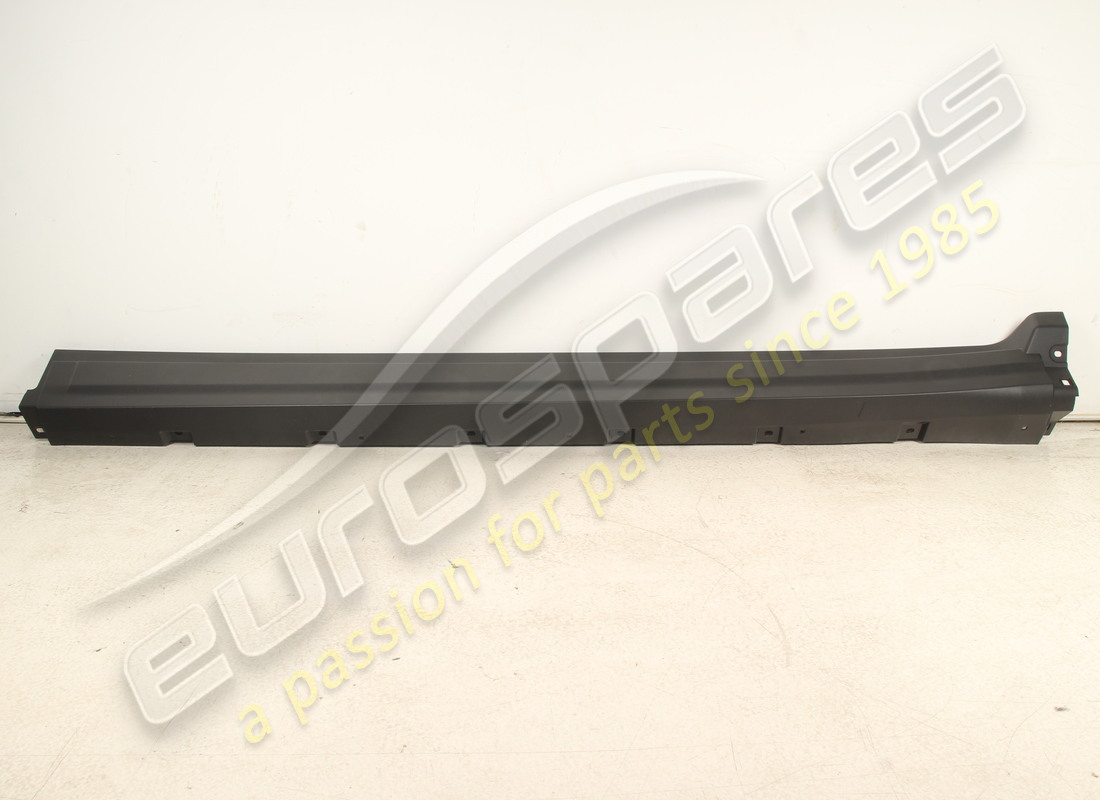 nueva moldura en remache para puerta delantera izquierda maserati. número de pieza 670065825 (1)