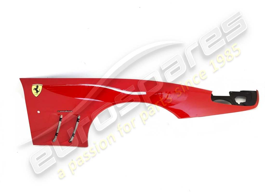 GUARDABARROS DELANTERO DERECHO COMPLETO Ferrari USADO. NÚMERO DE PARTE 64716300 (1)