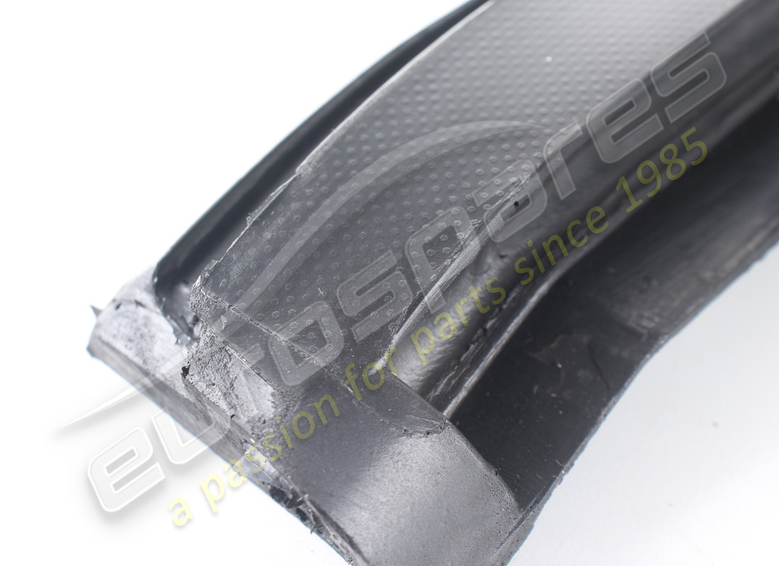 NEW FERRARI RH MOUNTING PLATE SEAL. PART NUMBER 61720300 (4) new ferrari rh mounting plate seal. part number 61720300 (4)