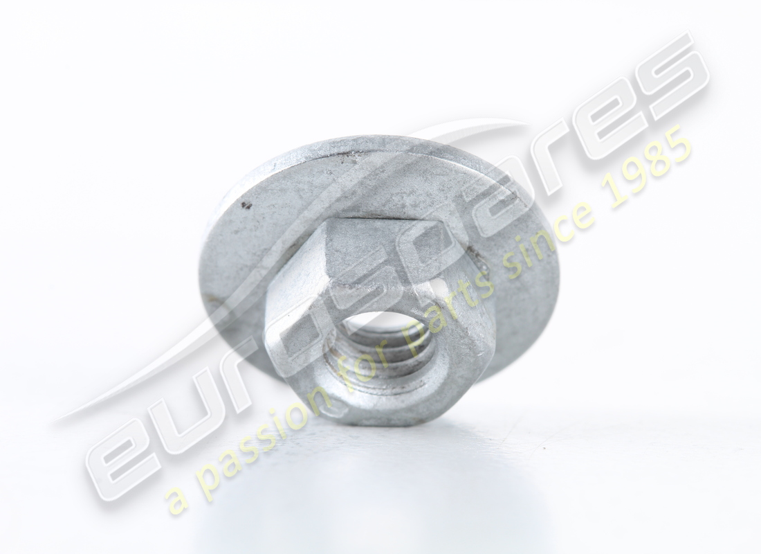 nueva tuerca maserati. número de parte 675000093 (1)