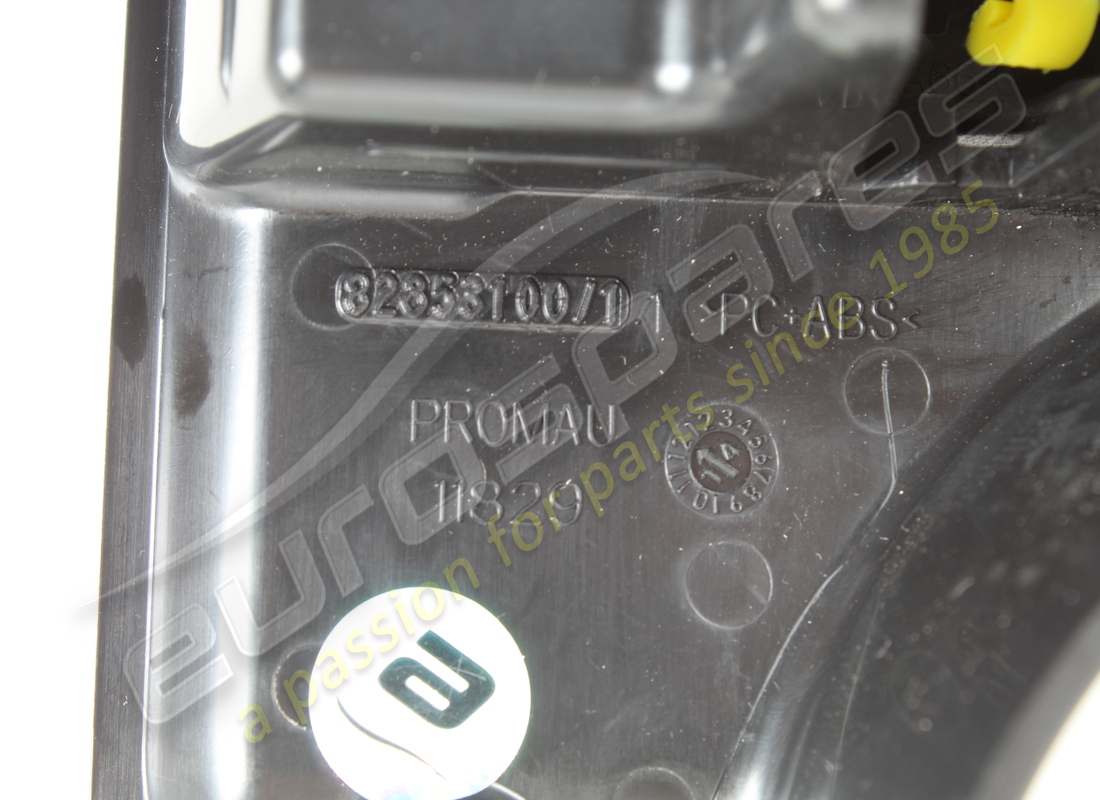 cubierta de gancho separador izquierdo ferrari usada. número de pieza 82853100 (3)