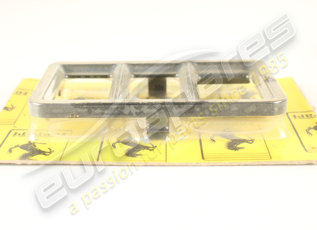 nueva moldura izquierda ferrari. número de parte 62158800 (2)