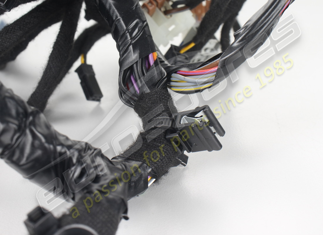 ARNÉS DE CABLEADO DE CONSOLA USADO MASERATI. NÚMERO DE PIEZA 670038106 (2) arnés de cableado de consola usado maserati. número de pieza 670038106 (2)