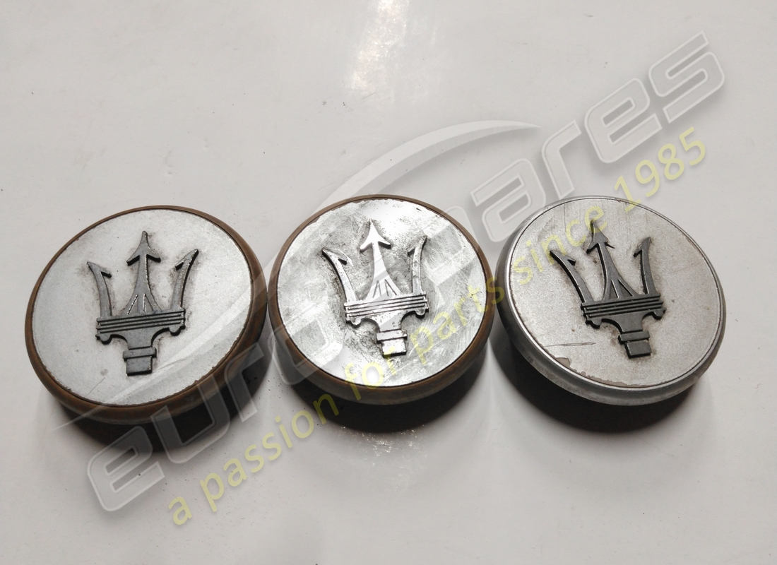 insignia de rueda maserati usada. número de parte 387201362 (2)