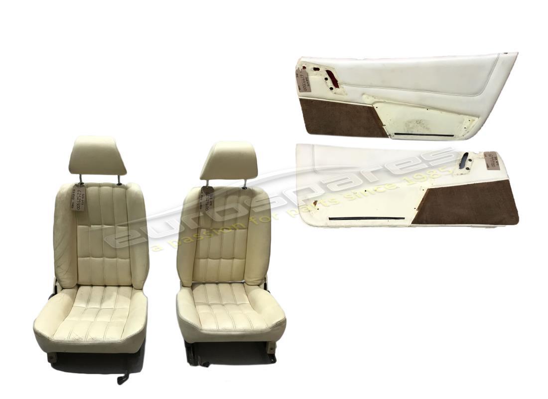 ASIENTOS Y PANELES DE PUERTAS Ferrari CREMA USADOS. NÚMERO DE PARTE 61787100A (1)