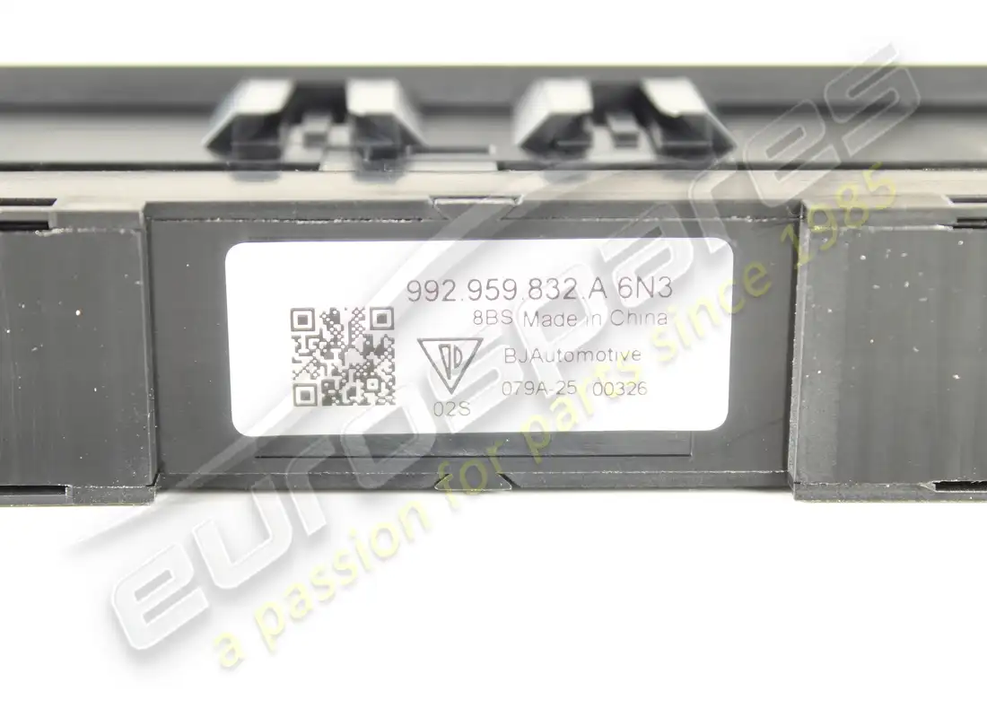 new porsche pushbutton for rear lid actuation matt b. part number 992959832a6n3 (4)