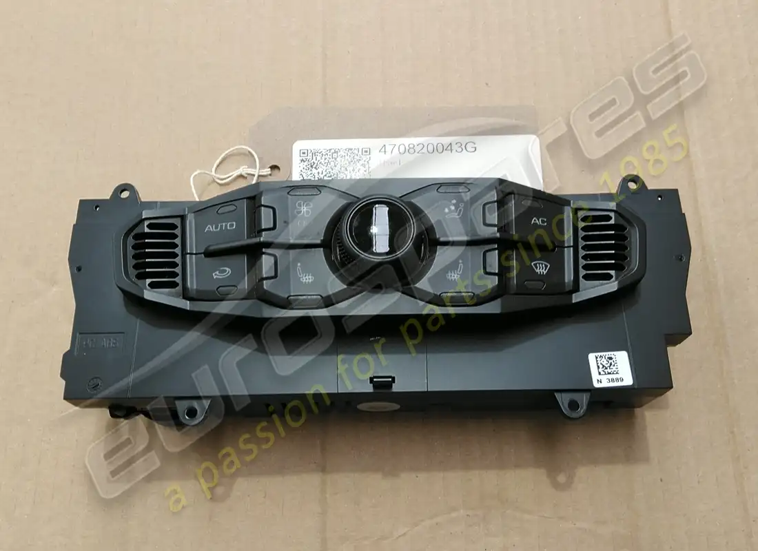 panel de pantalla y control de a/c lamborghini usado. número de parte 470820043g (1)