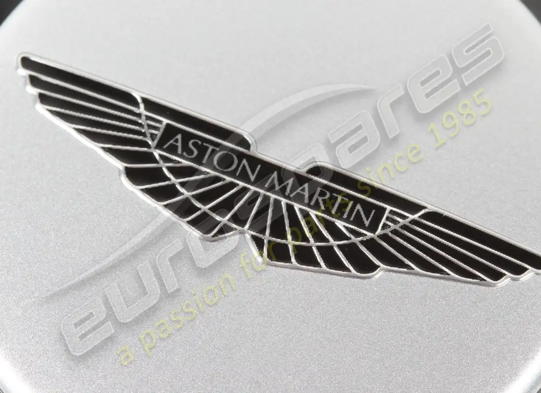 nueva insignia de rueda aston martin - plateada. número de pieza ay2y1a096aa (4)