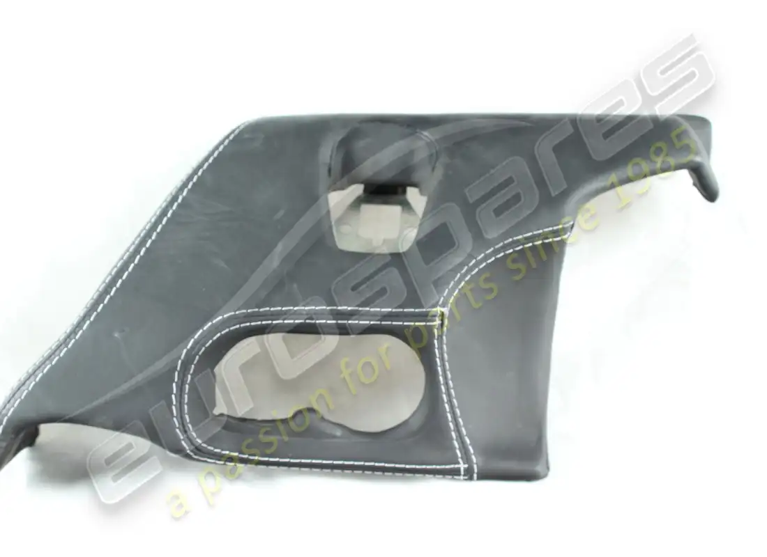 panel derecho inferior ferrari usado. número de pieza 828155.. (1)