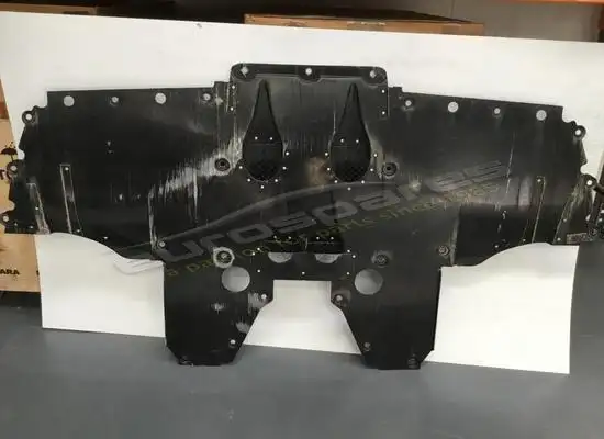 usado ferrari número de pieza del protección de bajos delantero 84154500