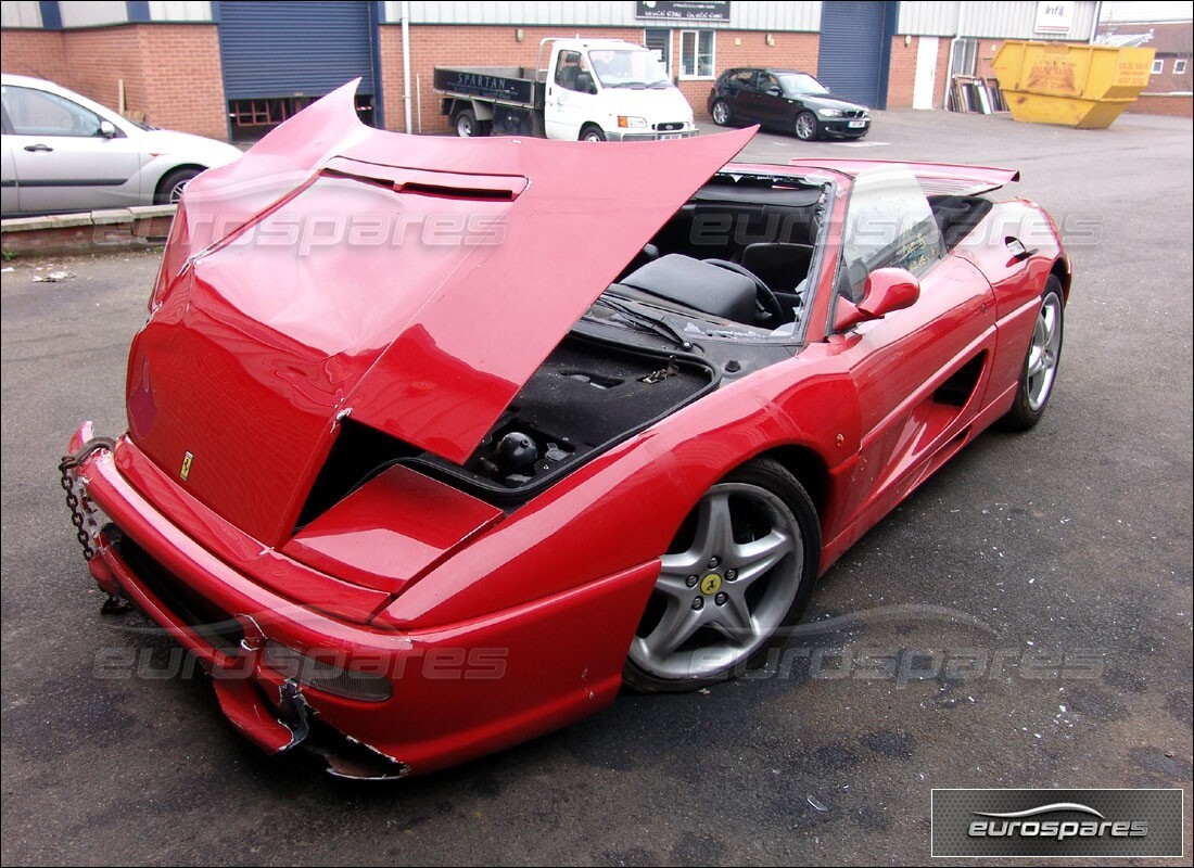 ferrari 355 (5.2 motronic) preparándose para el desmantelamiento en eurospares