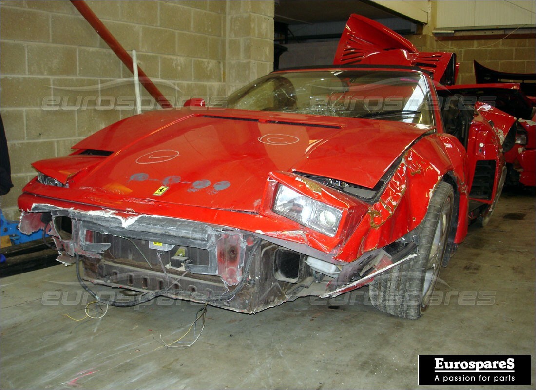 ferrari 355 (5.2 motronic) preparándose para el desmantelamiento en eurospares