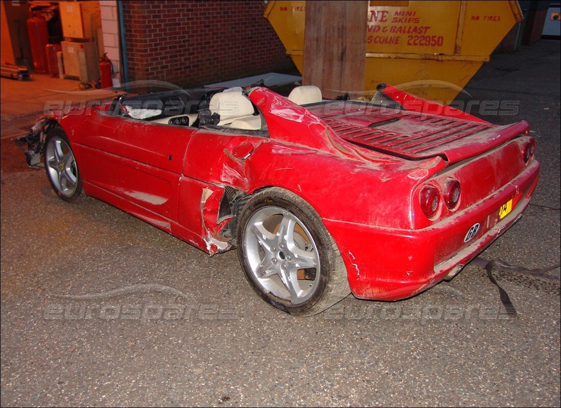 ferrari 355 (5.2 motronic) preparándose para el desmantelamiento en eurospares