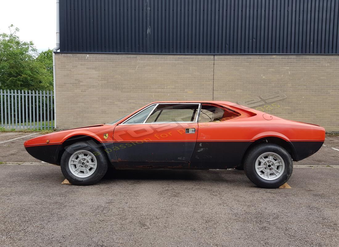 ferrari 308 gt4 dino (1976) con desconocido, preparándose para desmantelar #2