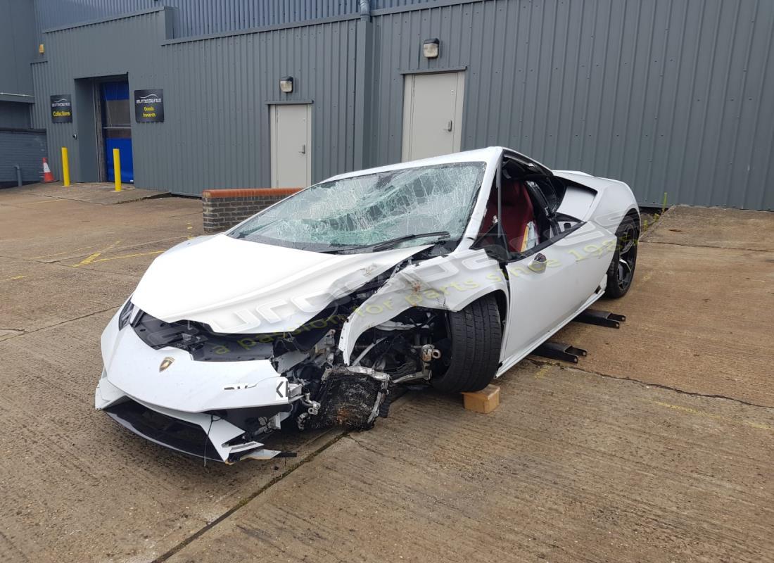 lamborghini evo coupe (2020) preparándose para el desmantelamiento en eurospares