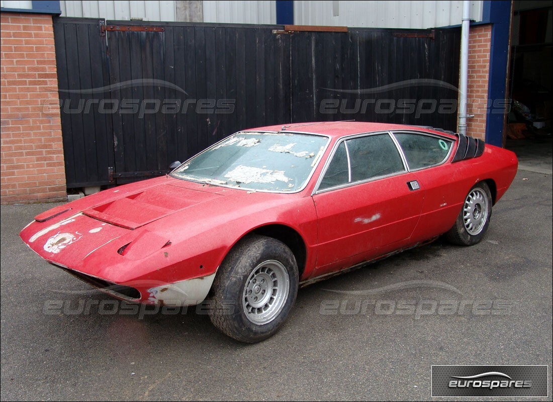 lamborghini urraco p250 / p250s preparándose para el desmantelamiento en eurospares