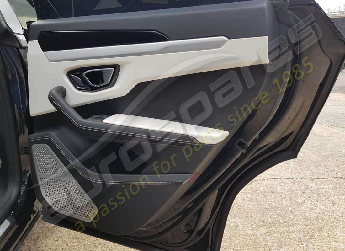 lamborghini urus (2020) con 16,266 miles, preparándose para desmantelar #14