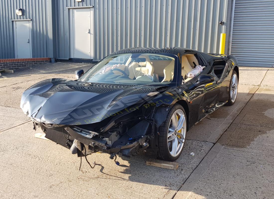 ferrari 488 spider (rhd) preparándose para el desmantelamiento en eurospares