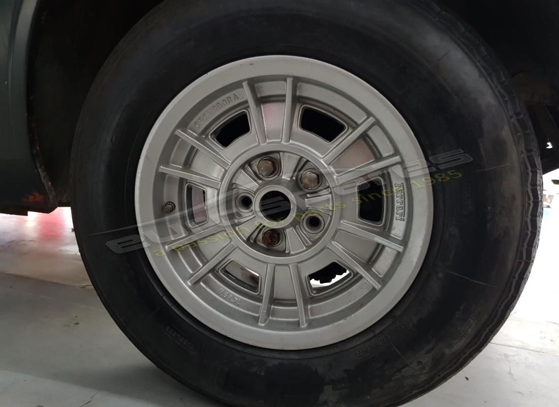 ferrari 308 gt4 dino (1976) con desconocido, preparándose para desmantelar #16