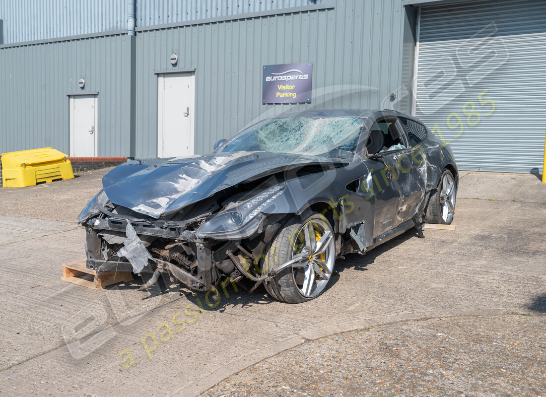 ferrari ff (rhd) preparándose para el desmantelamiento en eurospares