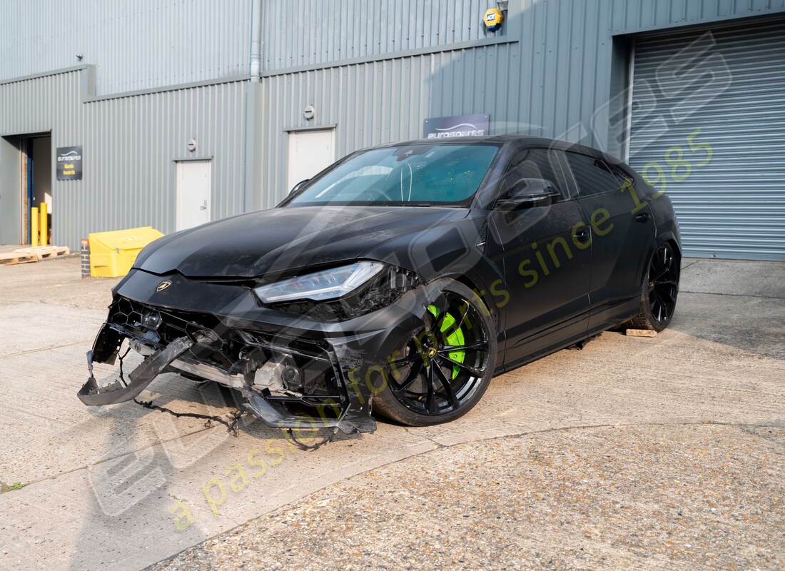 lamborghini urus (2022) con 11402, preparándose para el desmantelamiento #1