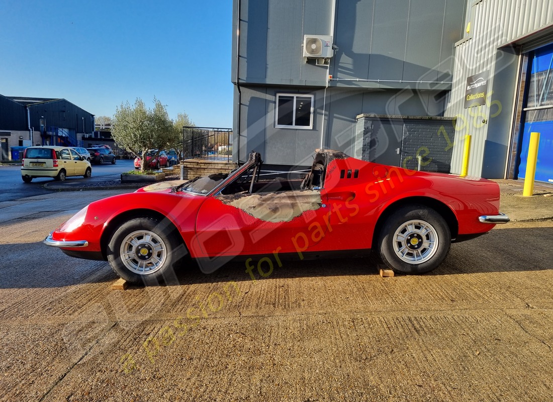ferrari 246 dino (1975) con 58,145 miles, preparándose para desmantelar #2