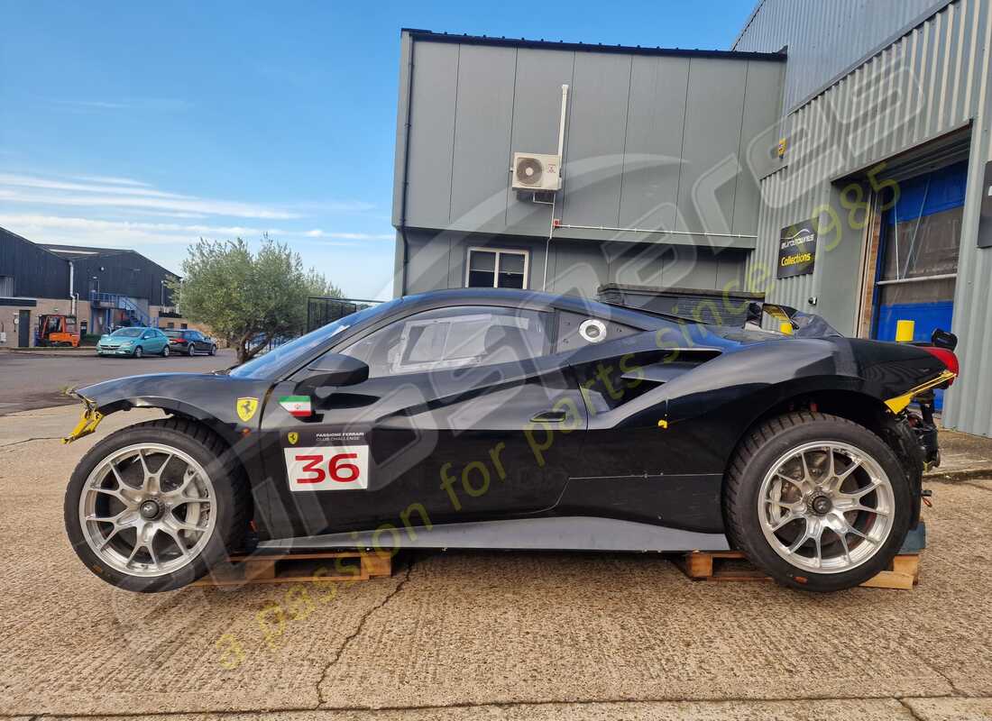 ferrari 488 challenge con 3,603 kilómetros, en preparación para desmantelamiento #2