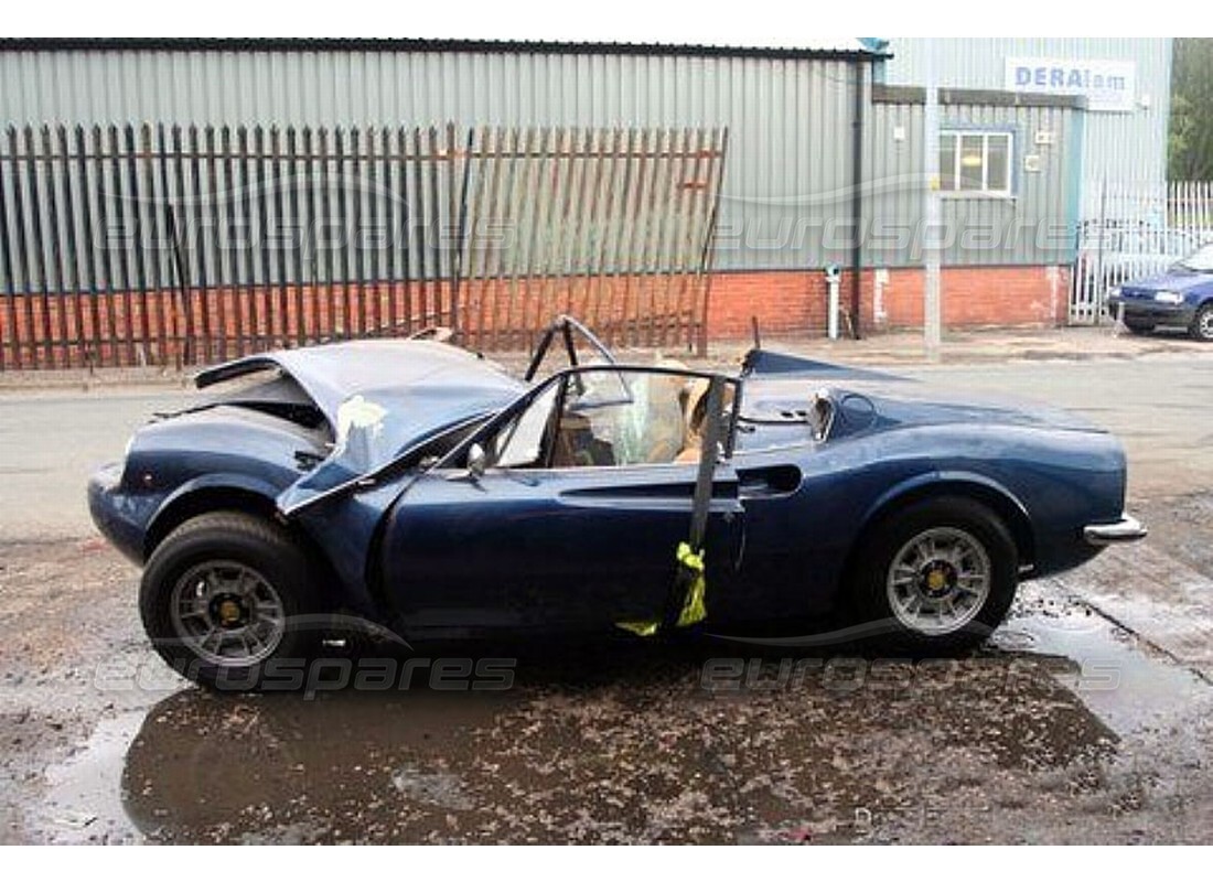 ferrari 246 dino (1975) con desconocido, preparándose para desmantelar #5
