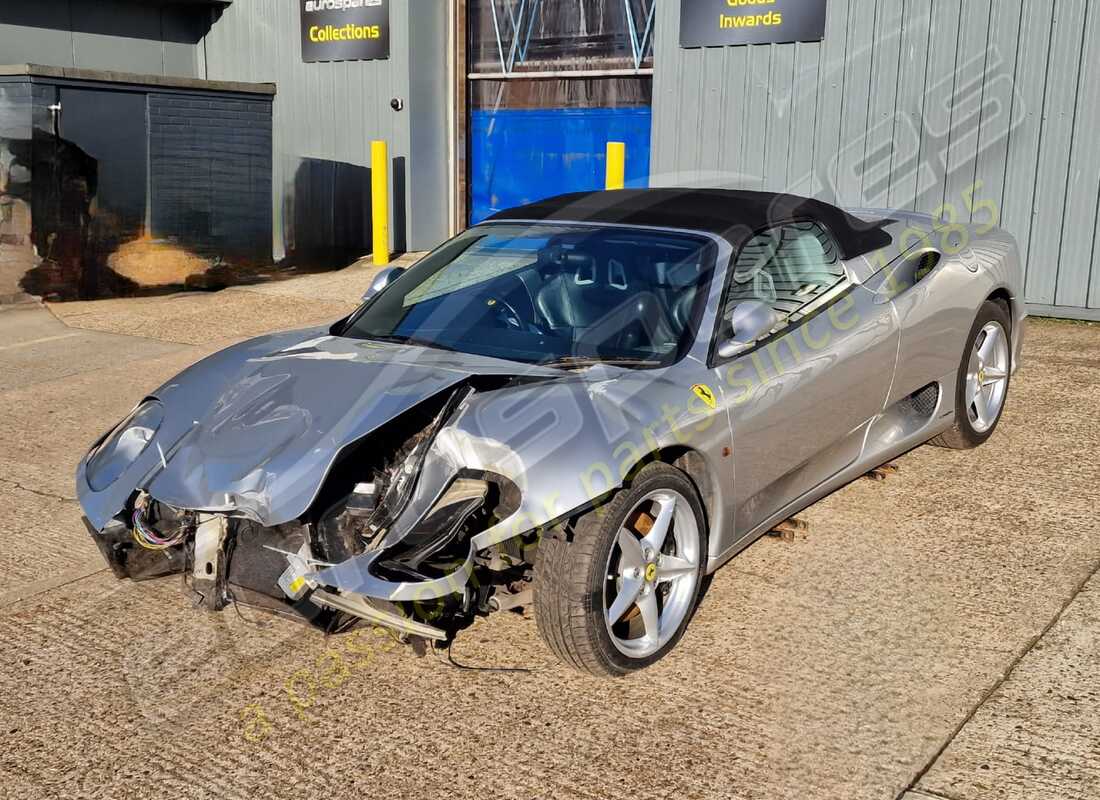 ferrari 360 spider preparándose para el desmantelamiento en eurospares