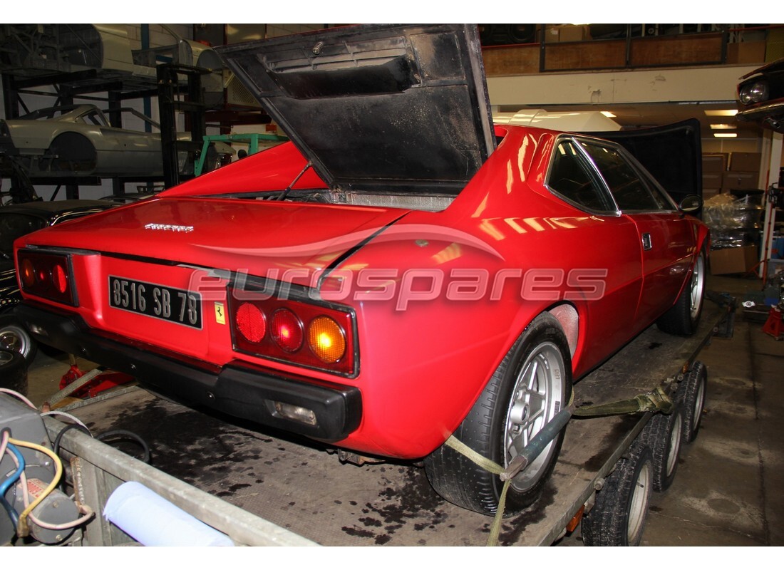 ferrari 308 gt4 dino (1979) con 76,879 kilómetros, en preparación para desmantelamiento #3