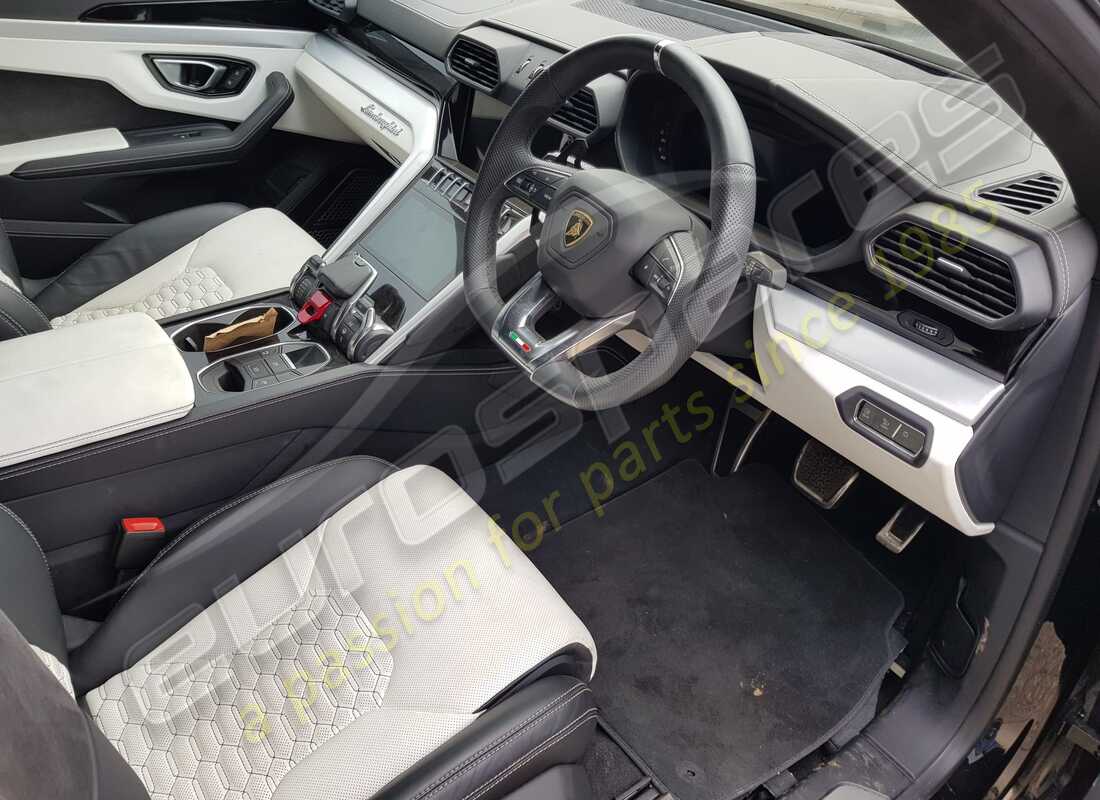 lamborghini urus (2020) con 16,266 miles, preparándose para desmantelar #9