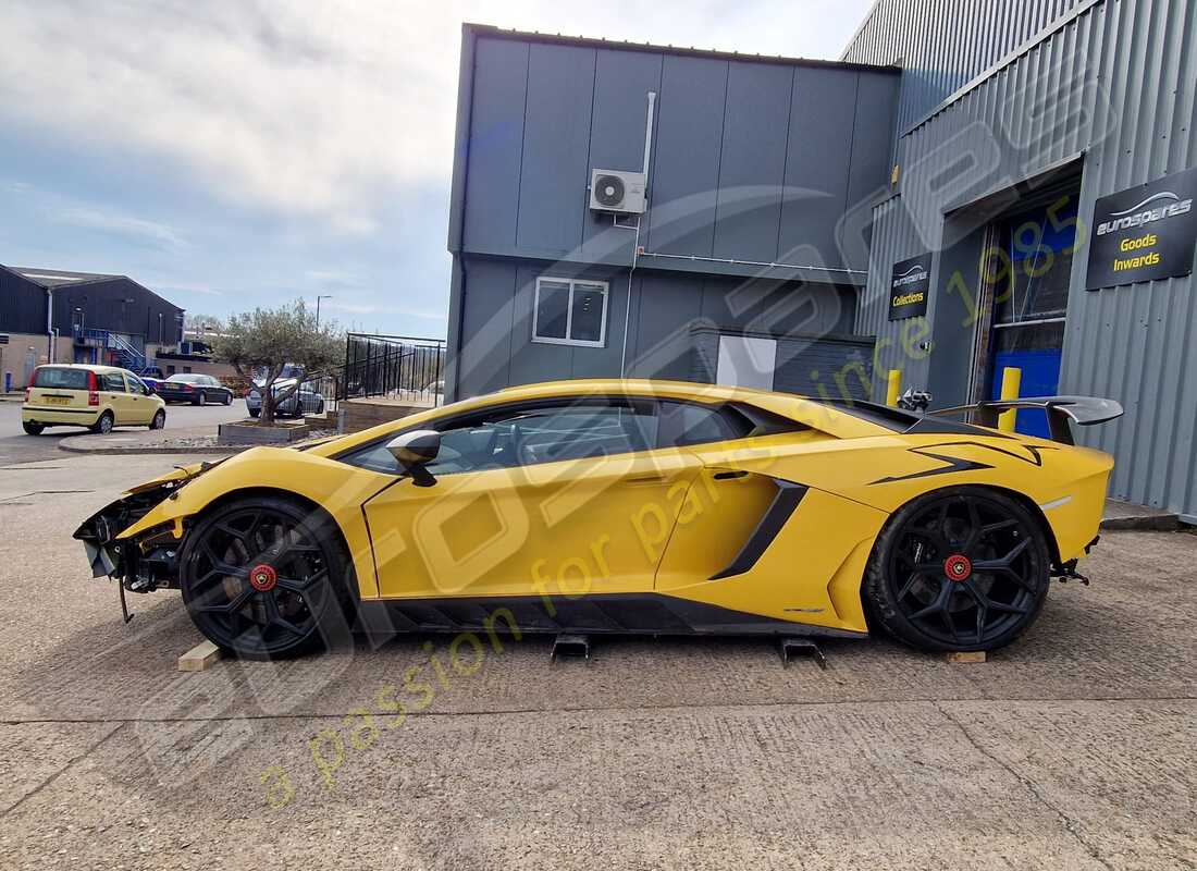 lamborghini lp750-4 sv coupe (2016) con 6,468 miles, preparándose para desmantelar #2