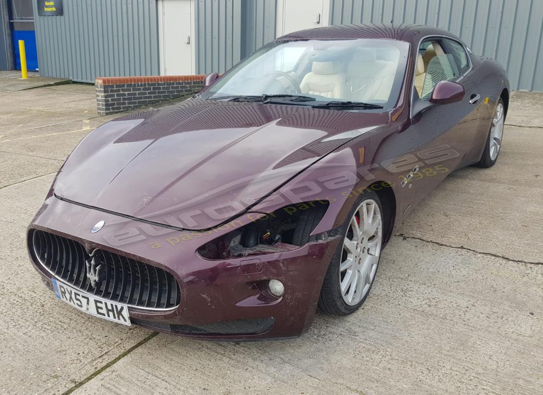 maserati granturismo (2008) preparándose para el desmantelamiento en eurospares