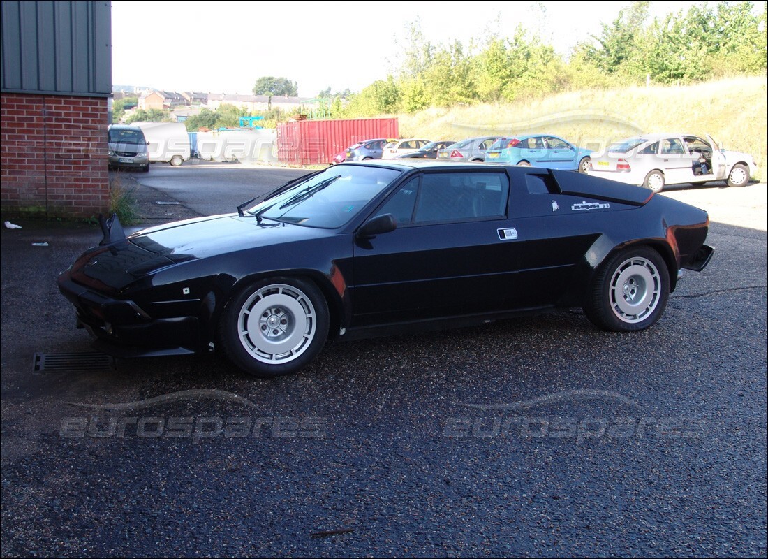 lamborghini jalpa 3.5 (1984) preparándose para el desmantelamiento en eurospares