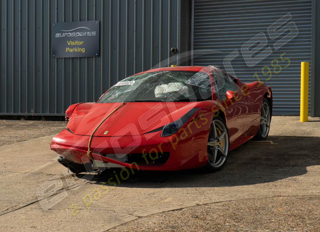 ferrari 458 italia (rhd) preparándose para el desmantelamiento en eurospares