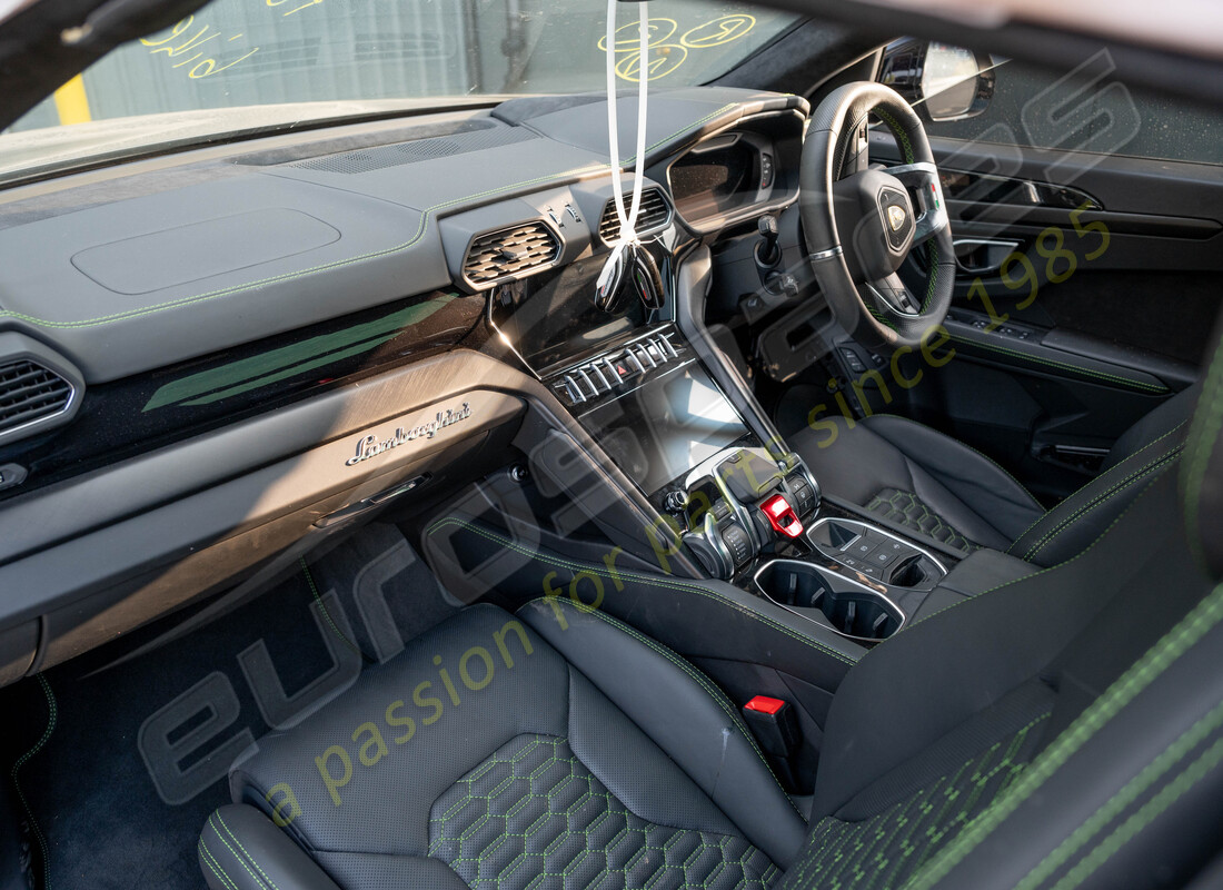 lamborghini urus (2022) con 11402, preparándose para el desmantelamiento #10