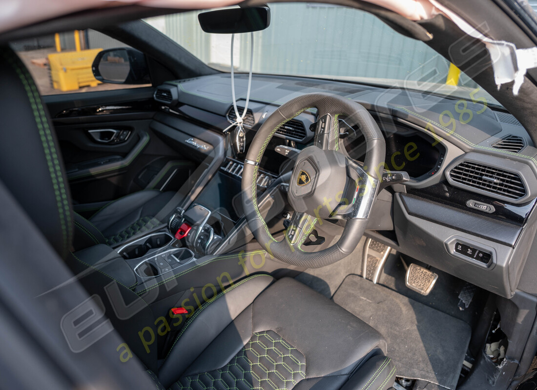 lamborghini urus (2022) con 11402, preparándose para el desmantelamiento #9